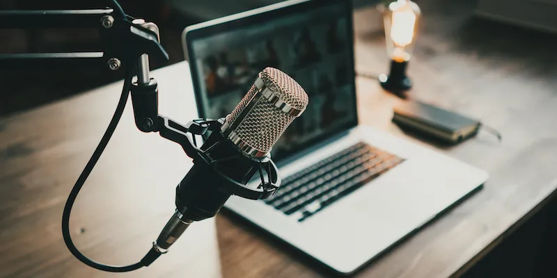 Microphone and laptop for podcasting posted by Podpacer